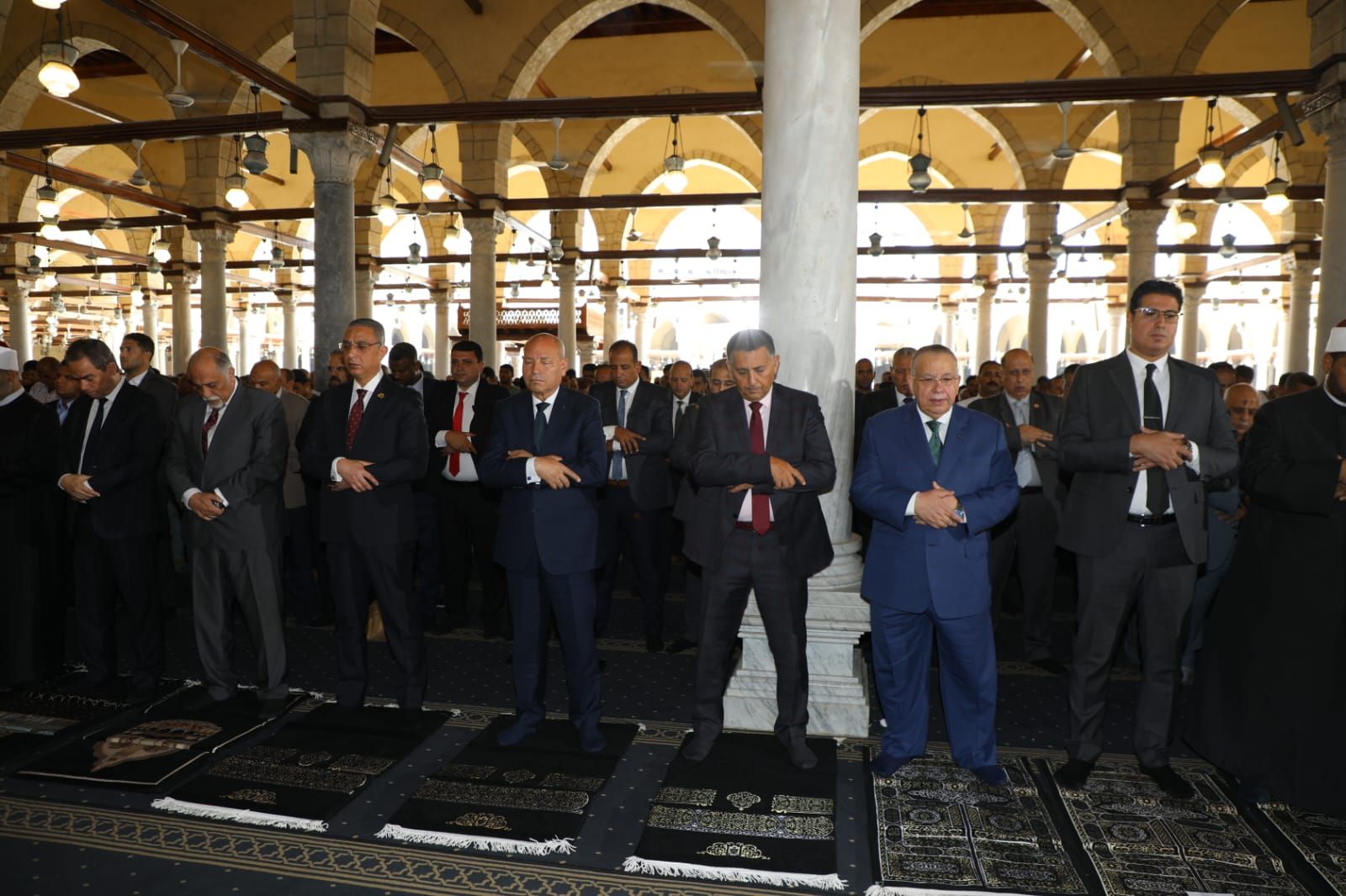 محافظو القاهرة والجيزة والقليوبية يؤدون صلاة الجمعة بمسجد عمرو بن العاص محافظو القاهرة والجيزة والقليوبية يؤدون صلاة الجمعة بمسجد عمرو بن العاص