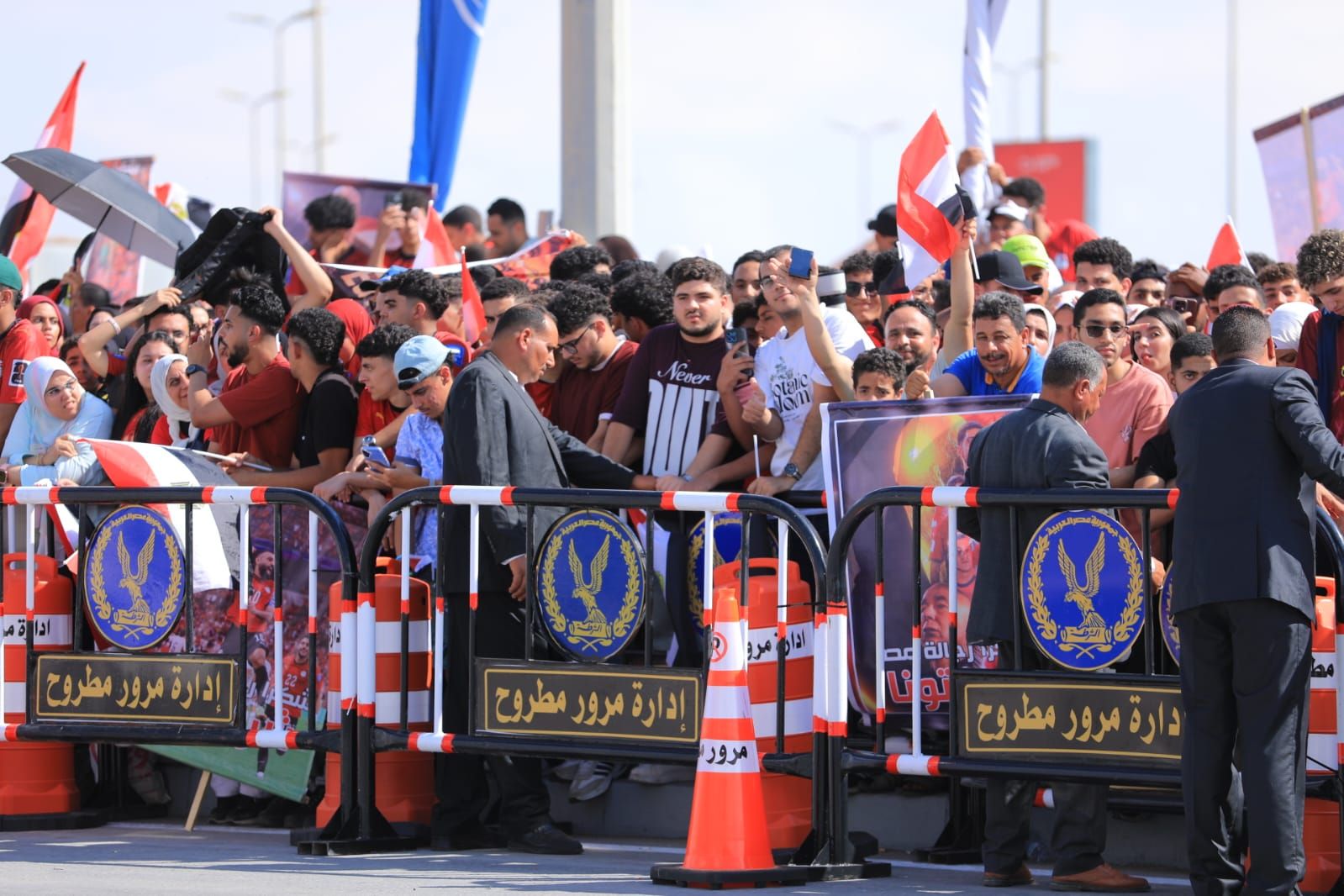 جانب من مشاركة الجماهير فى استقبال المنتخب المصرى