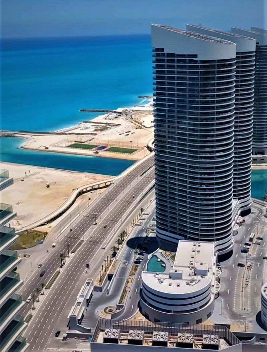 ابراج العلمين الشاطئية اشبه بمنارات على ساحل المتوسط ابراج العلمين الشاطئية اشبه بمنارات على ساحل المتوسط