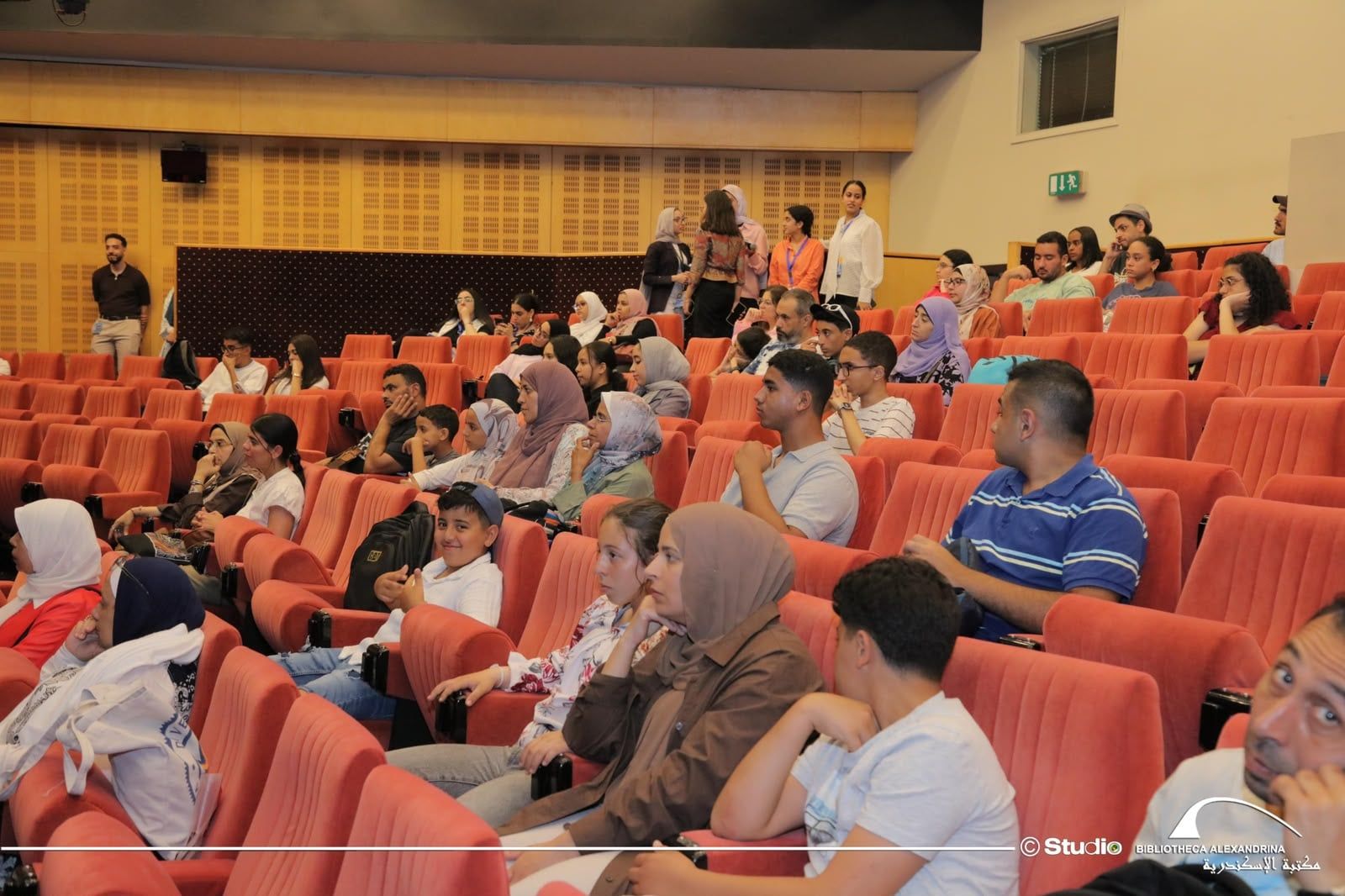 جانب من اللقاء فى مكتبة الإسكندرية جانب من اللقاء فى مكتبة الإسكندرية