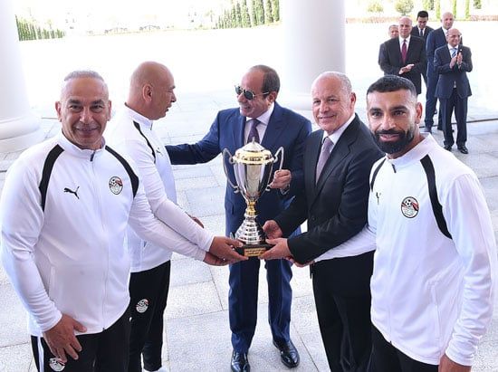 الرئيس عبد الفتاح السيسى وحسام وإبراهيم حسن ومحمد صلاح الرئيس عبد الفتاح السيسى وحسام وإبراهيم حسن ومحمد صلاح