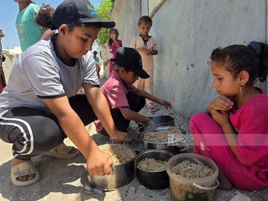 أطفال غزة ونظرة الجوع أطفال غزة ونظرة الجوع