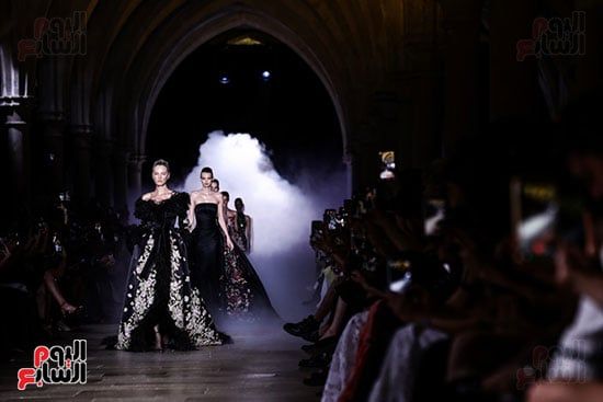 منصة العرض شعارضات على منصة العرض منصة العرض شعارضات على منصة العرض