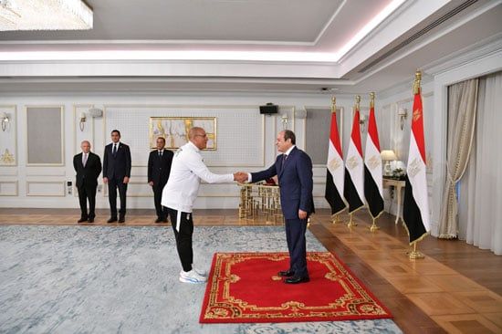 الرئيس يستقبل لاعبي المنتخب الوطني لكرة القدم والجهازين الفني والإداري الرئيس يستقبل لاعبي المنتخب الوطني لكرة القدم والجهازين الفني والإداري