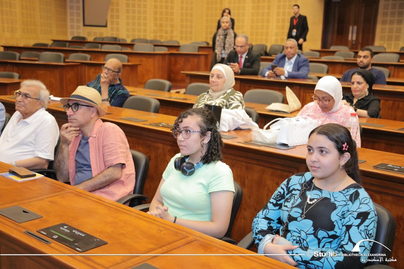 جانب من ندوة الإبداع في عالم متغير بمكتبة الإسكندرية (3) جانب من ندوة الإبداع في عالم متغير بمكتبة الإسكندرية (3)
