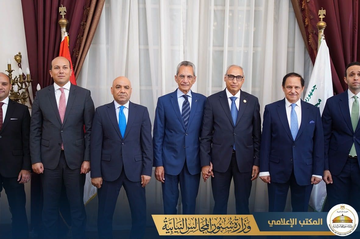 وزير المجالس النيابية يهنئ رئيس مجلس الدولة (4) وزير المجالس النيابية يهنئ رئيس مجلس الدولة (4)