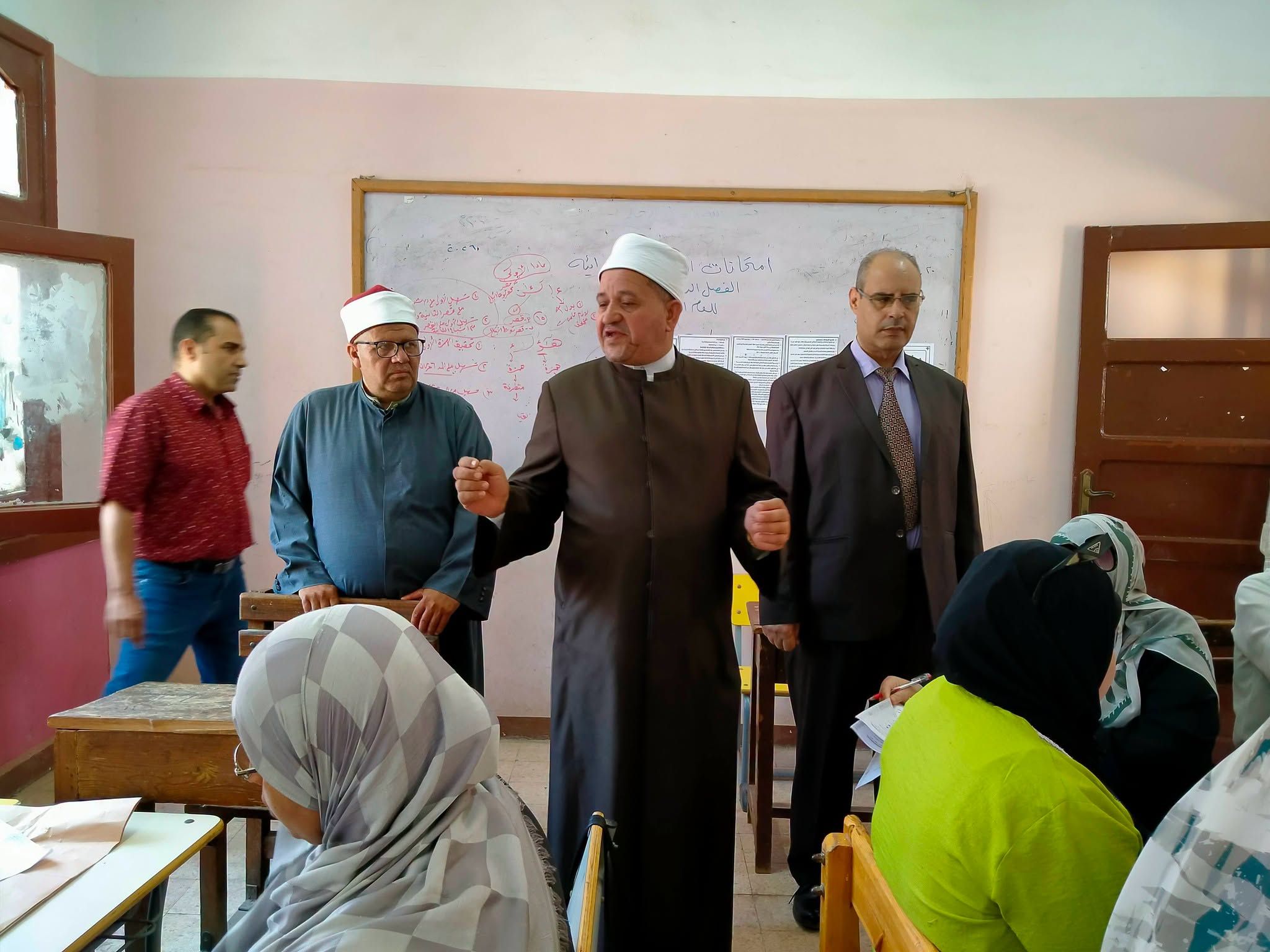 خلال متابعة تصحيح امتحانات الثانوية الأزهرية بالقليوبية خلال متابعة تصحيح امتحانات الثانوية الأزهرية بالقليوبية