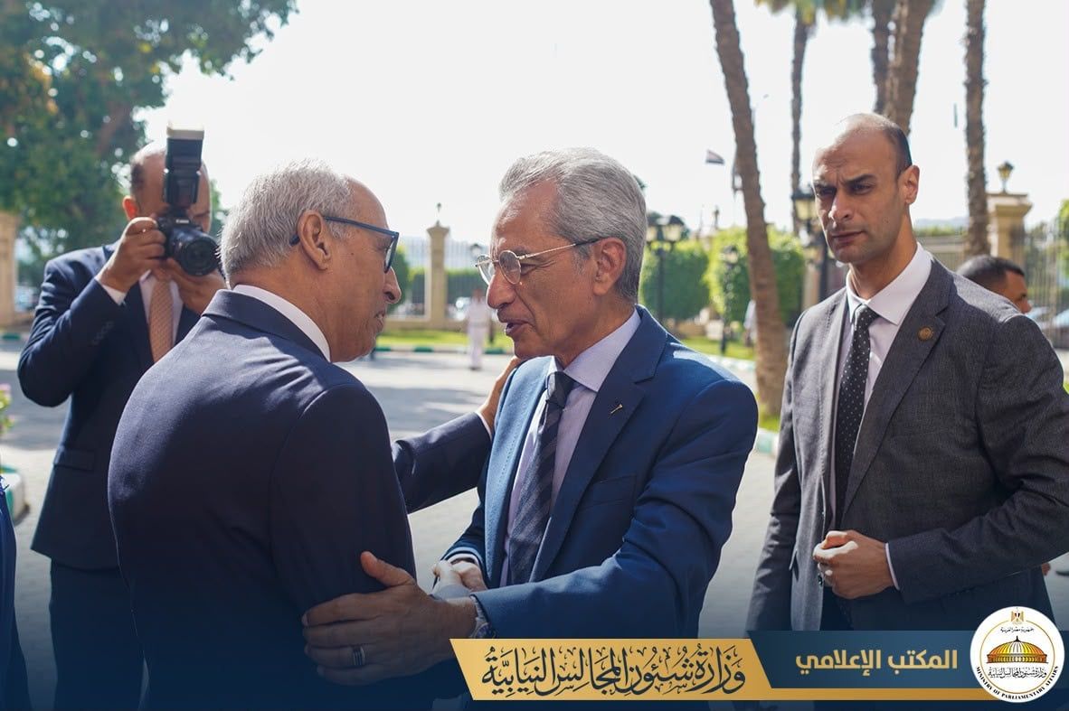 وزير المجالس النيابية يهنئ رئيس مجلس الدولة (5) وزير المجالس النيابية يهنئ رئيس مجلس الدولة (5)