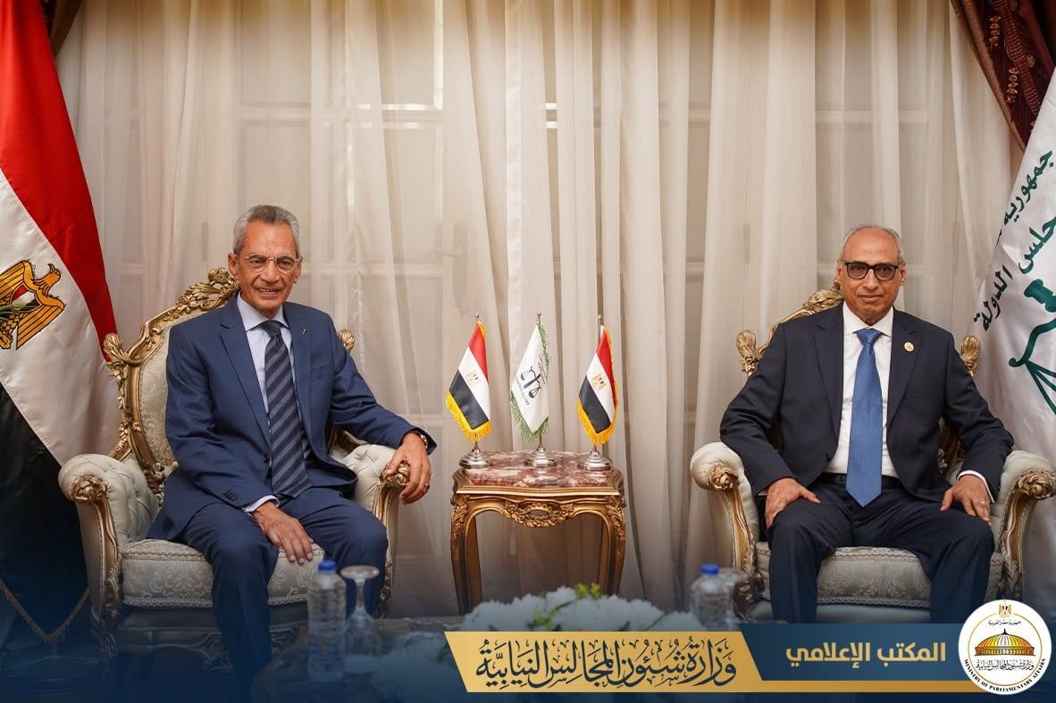 وزير المجالس النيابية يهنئ رئيس مجلس الدولة (2) وزير المجالس النيابية يهنئ رئيس مجلس الدولة (2)