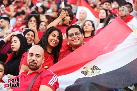 الجماهير تحتفل بعلم مصر الجماهير تحتفل بعلم مصر