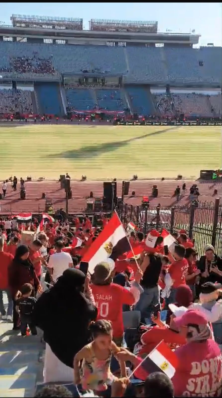بدء توافد الجمهور بدء توافد الجمهور