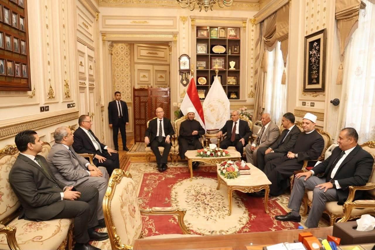وزير الأوقاف يهنئ رئيس محكمة النقض بمناسبة توليه منصبه (1) وزير الأوقاف يهنئ رئيس محكمة النقض بمناسبة توليه منصبه (1)
