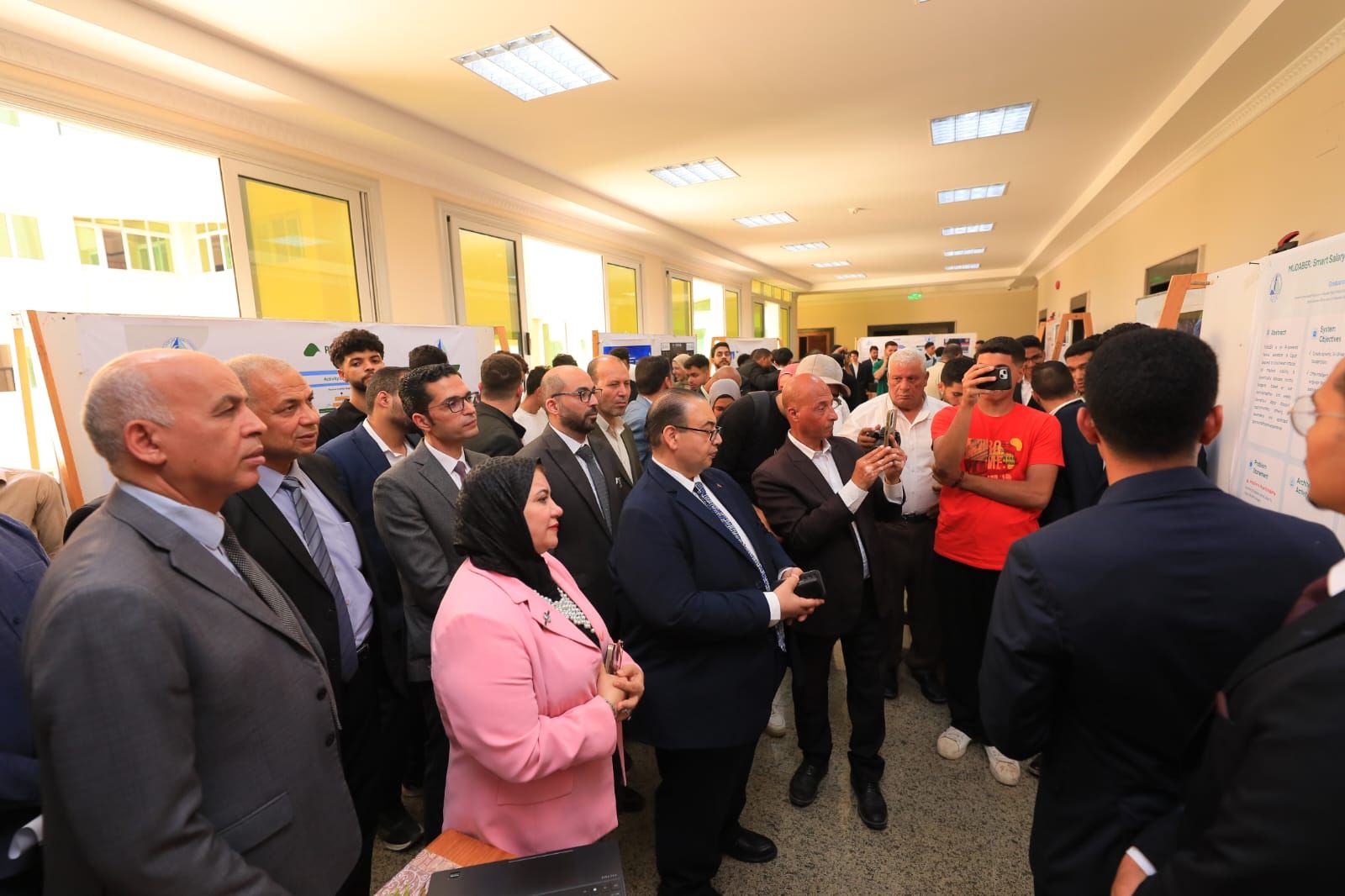 تعدد مشروعات طلاب كلية الحاسبات والمعلومات تعدد مشروعات طلاب كلية الحاسبات والمعلومات