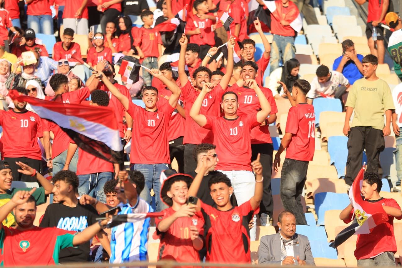 الجماهير المصرية تؤازر لاعبى منتخب مصر فى الاحتفالية باستاد القاهرة الجماهير المصرية تؤازر لاعبى منتخب مصر فى الاحتفالية باستاد القاهرة