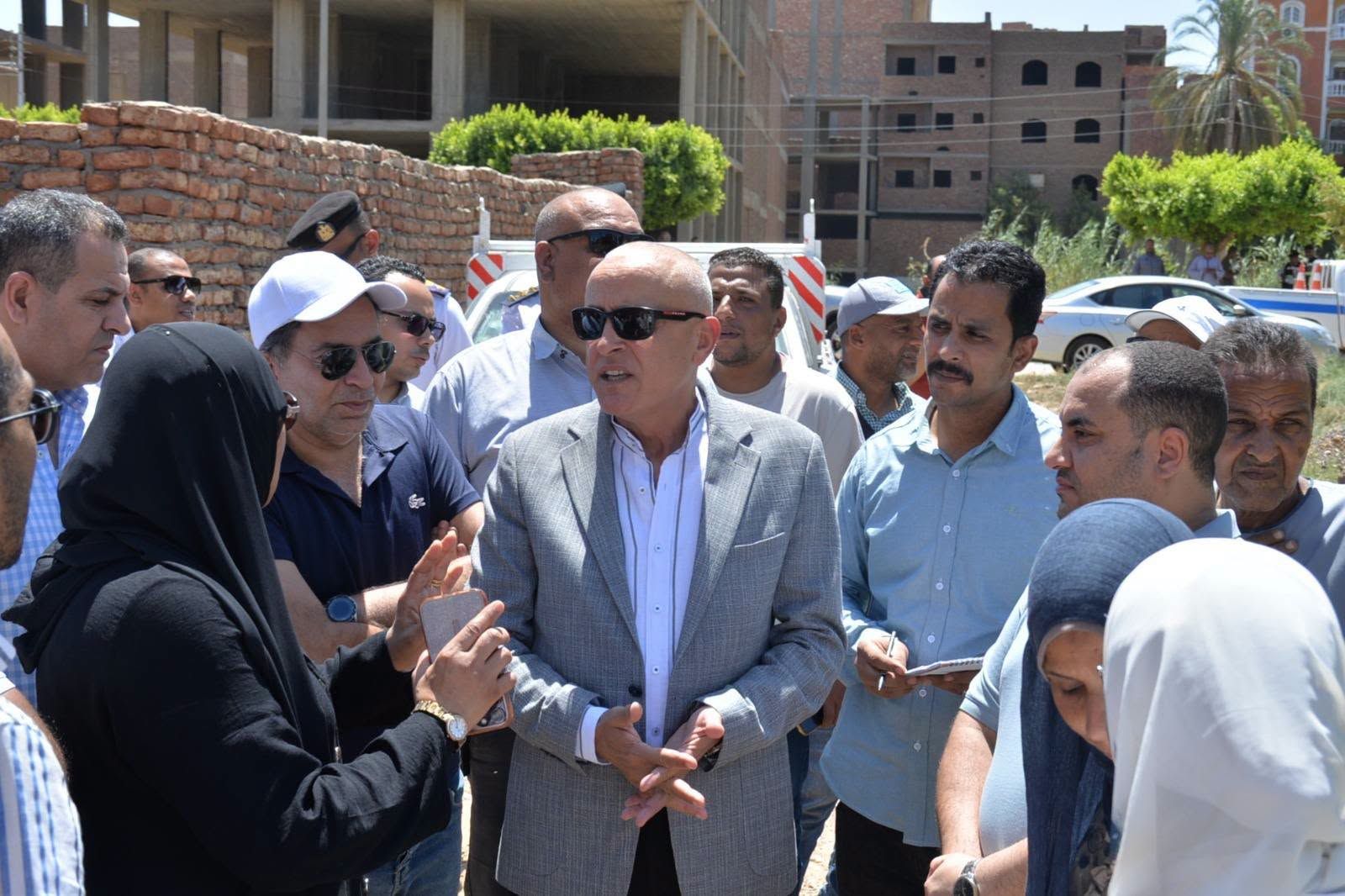 جانب من جولات محافظ الأقصر بشوارع المدينة جانب من جولات محافظ الأقصر بشوارع المدينة