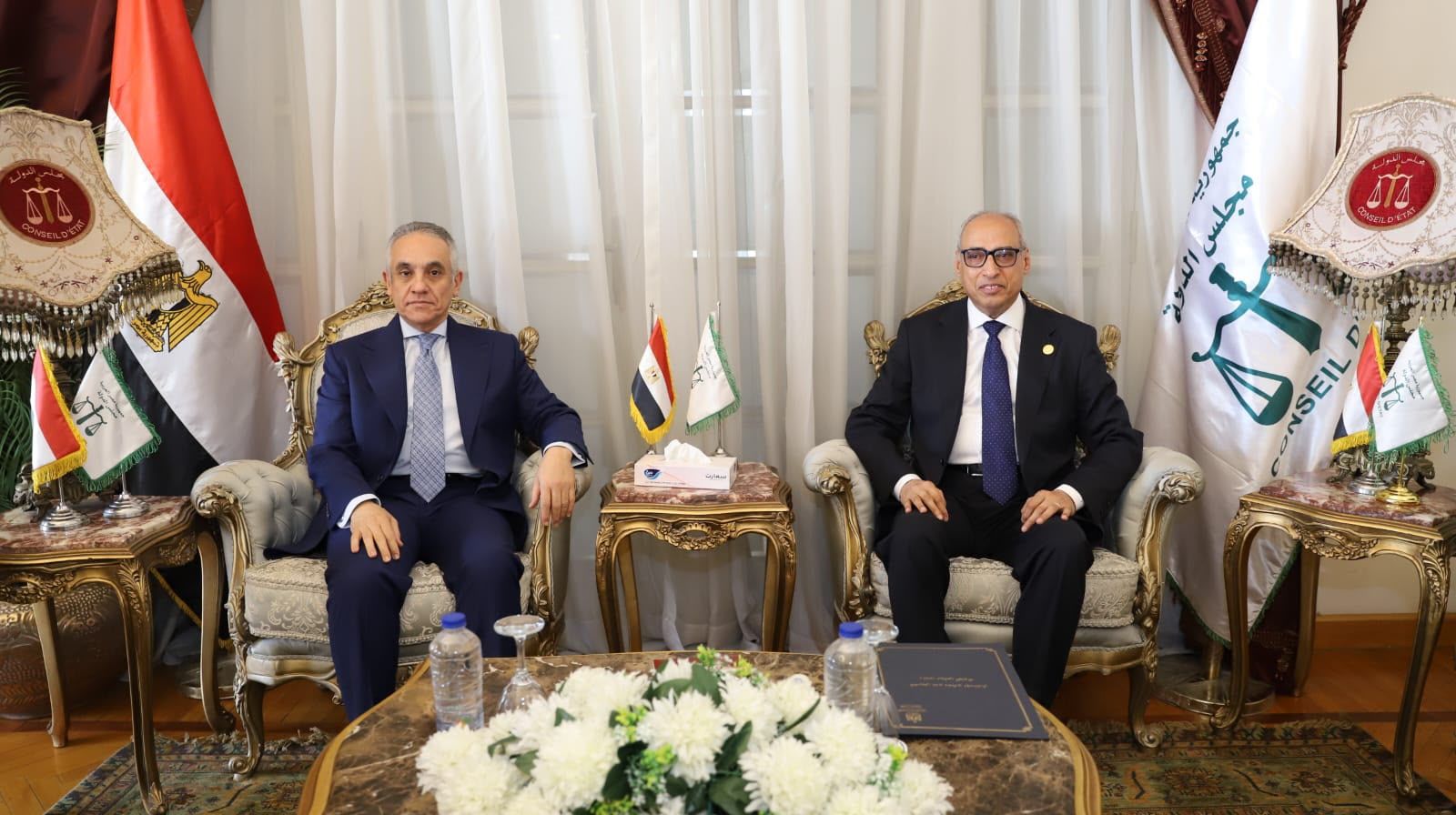 وزير العدل يهنئ رئيس مجلس الدولة بمناسبة توليه منصبه الجديد (1) وزير العدل يهنئ رئيس مجلس الدولة بمناسبة توليه منصبه الجديد (1)