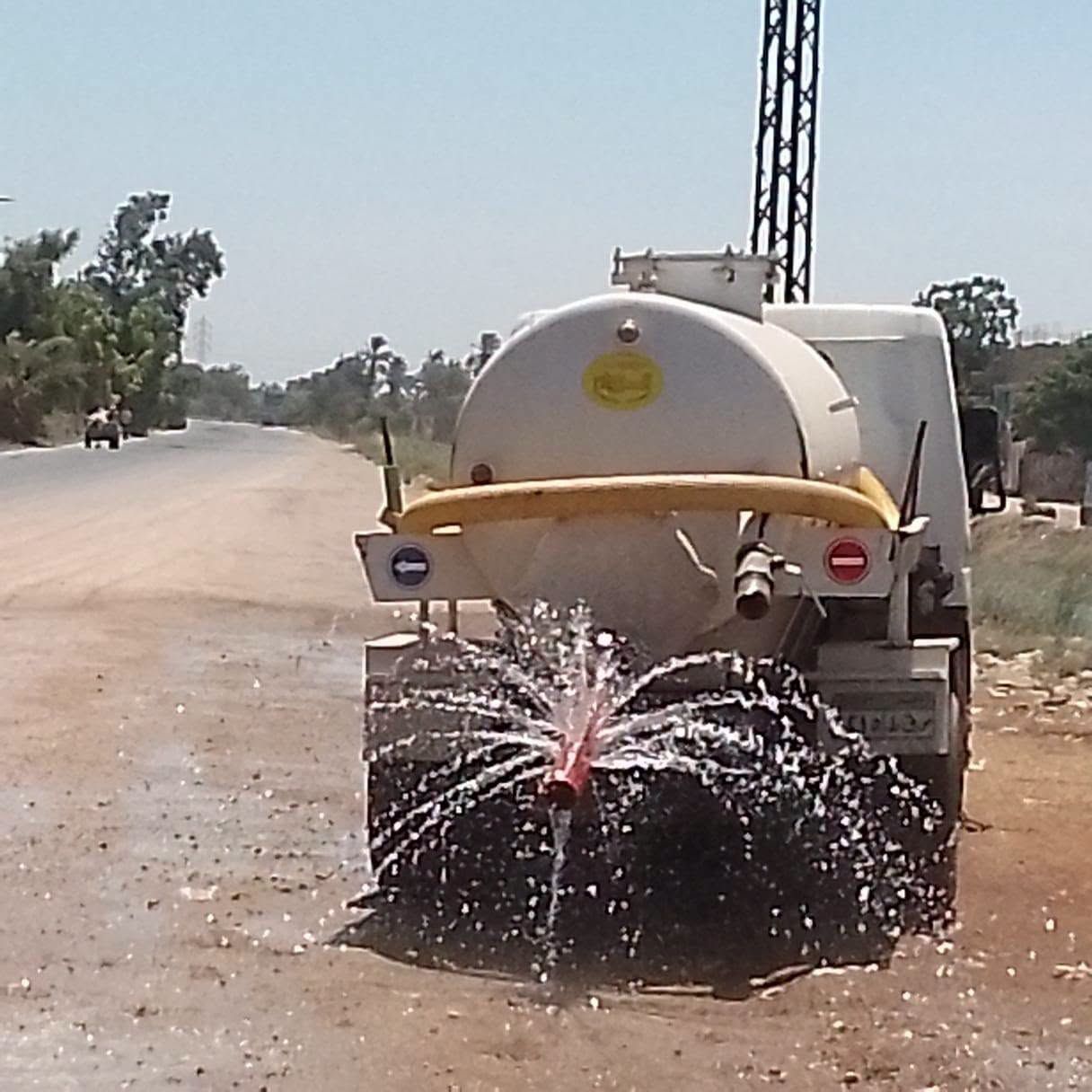 تحسين شبكة الطرق ورفع كفاءتها ونظافة ورش مكثف بالطريق السريع في أرمنت تحسين شبكة الطرق ورفع كفاءتها ونظافة ورش مكثف بالطريق السريع في أرمنت