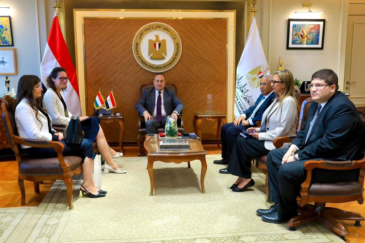وزير التعليم العالي مع سفيرة المجر وزير التعليم العالي مع سفيرة المجر