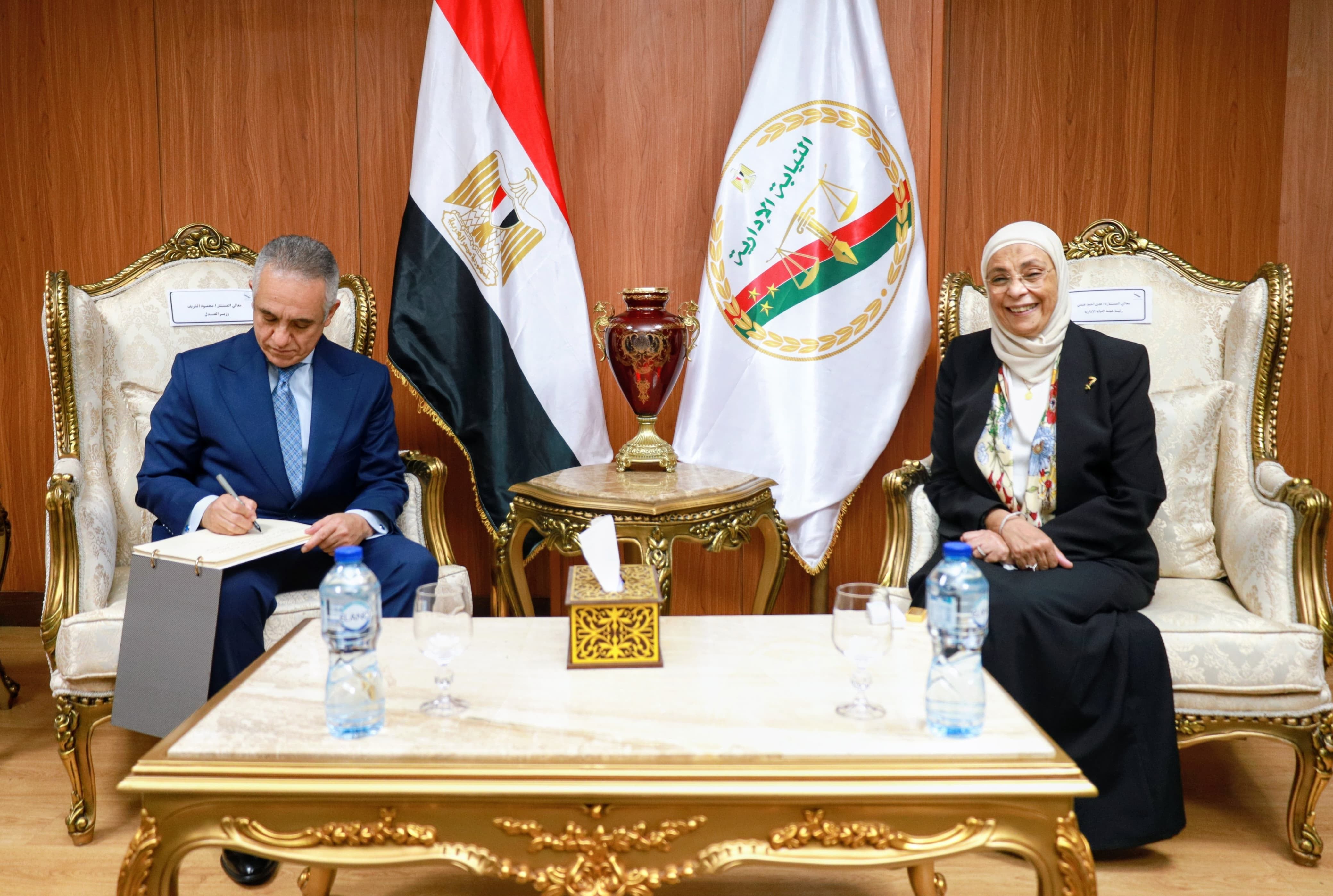وزير العدل يهنئ رئيسة هيئة النيابة الإدارية بتولي منصبها (3) وزير العدل يهنئ رئيسة هيئة النيابة الإدارية بتولي منصبها (3)