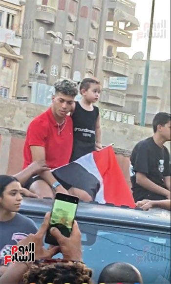 الاحتفال-بإمام-عاشور-بعد-تألقه