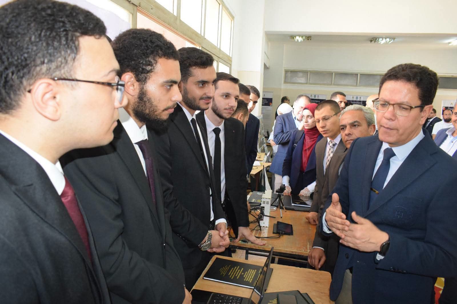 خلال تفقد مشروعات التخرج خلال تفقد مشروعات التخرج