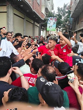 إمام-عاشور-يحتفل-مع-أهالى-السنبلاوين-(4)