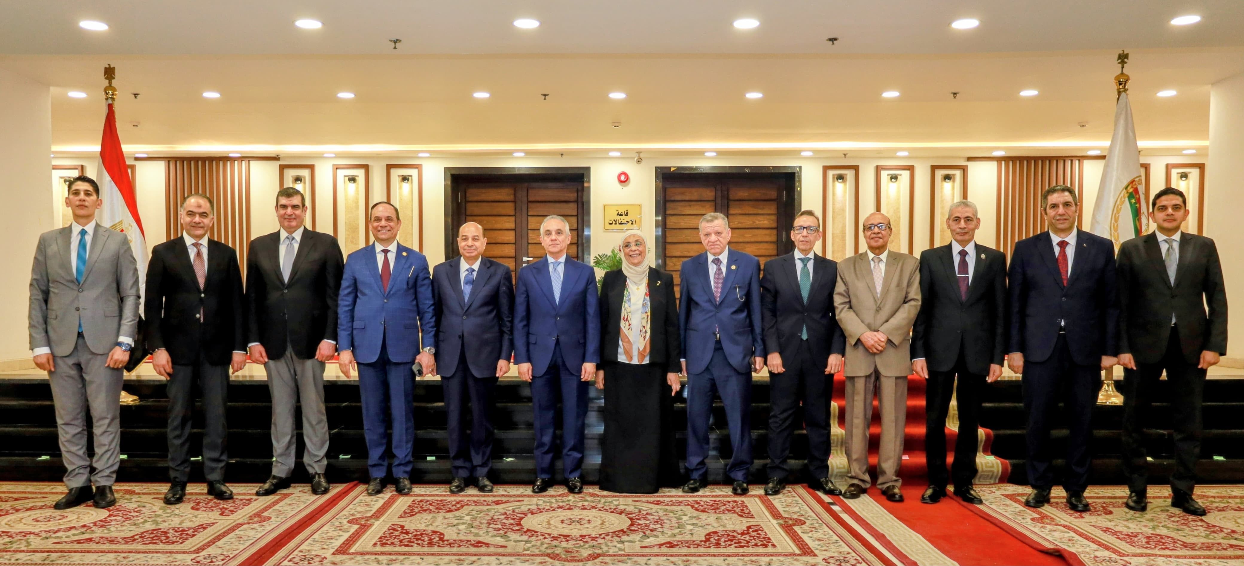 وزير العدل يهنئ رئيسة هيئة النيابة الإدارية بتولي منصبها (2) وزير العدل يهنئ رئيسة هيئة النيابة الإدارية بتولي منصبها (2)