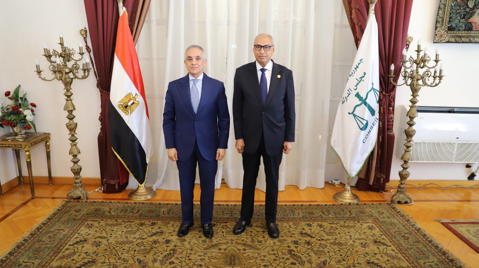 وزير العدل يهنئ رئيس مجلس الدولة بمناسبة توليه منصبه الجديد (2) وزير العدل يهنئ رئيس مجلس الدولة بمناسبة توليه منصبه الجديد (2)