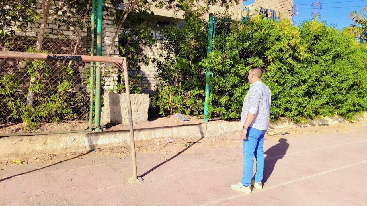 جولة داخل الملاعب المفتوحة لبحث سبل الإستفادة منها مستقبلاً بالأقصر جولة داخل الملاعب المفتوحة لبحث سبل الإستفادة منها مستقبلاً بالأقصر