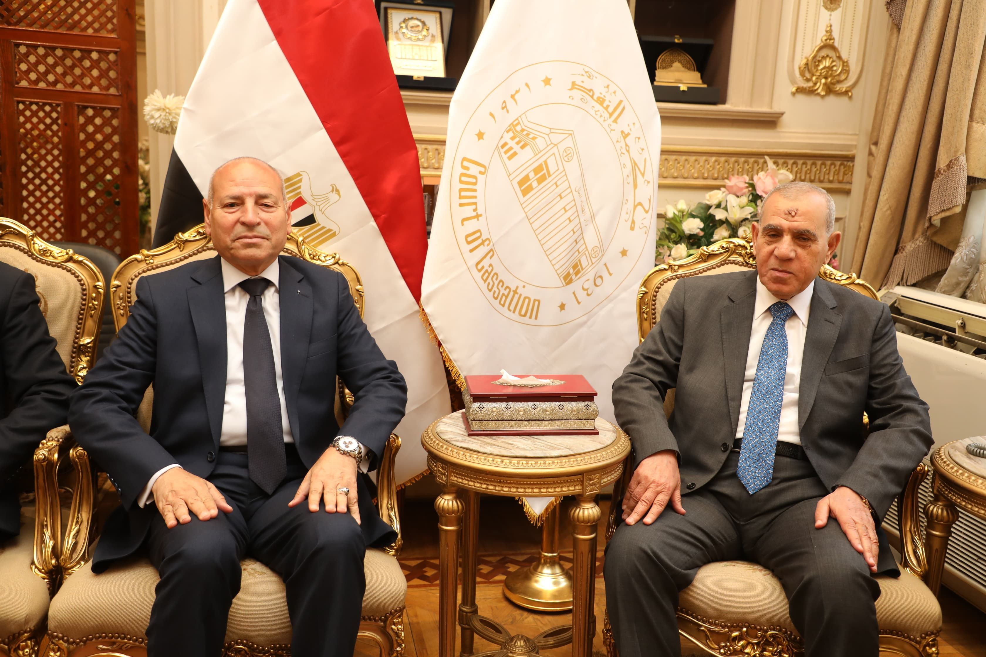 محافظ القاهرة يزور رئيس محكمة النقض الجديد محافظ القاهرة يزور رئيس محكمة النقض الجديد