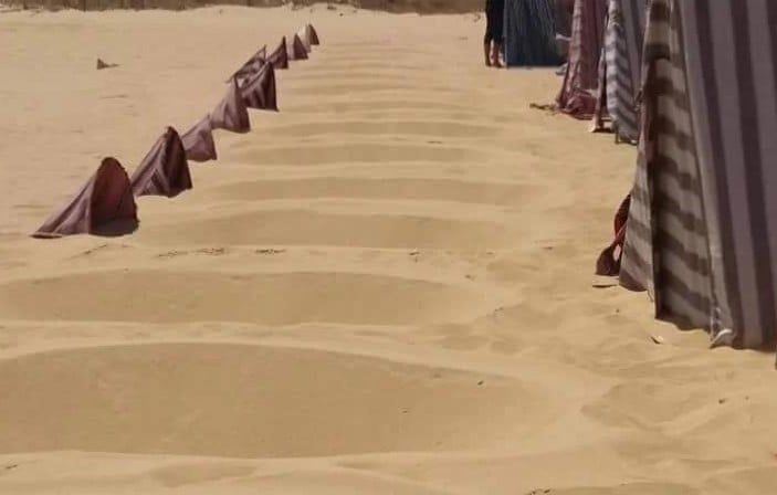 تجهيز حفر لجلسات العلاج بالدفن في رمال سيوة تجهيز حفر لجلسات العلاج بالدفن في رمال سيوة