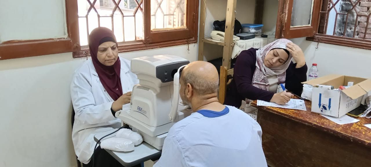 فحص العيون بالقافلة فحص العيون بالقافلة