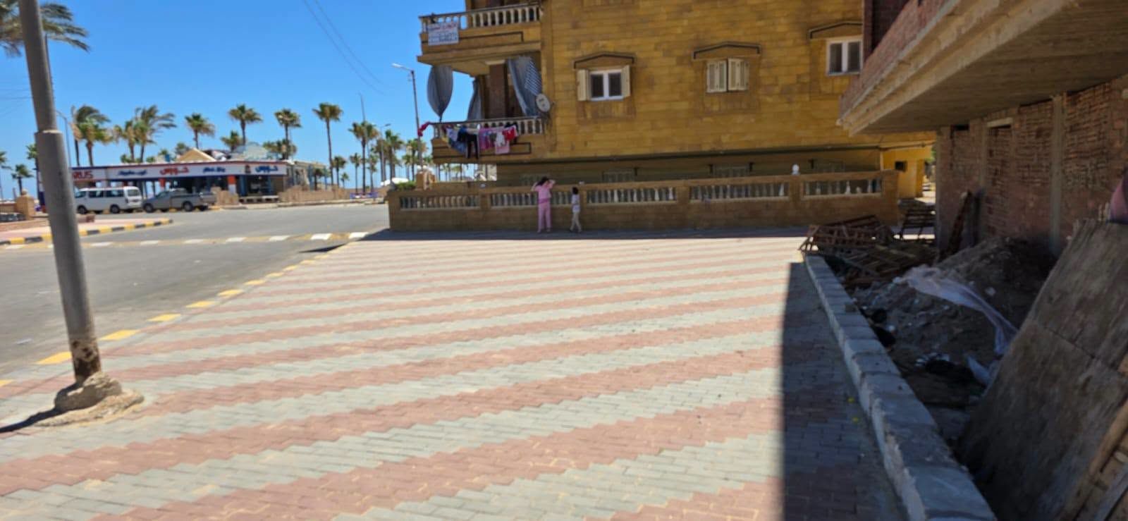 الرصف بالانترلوك بين الوحدات السكنية بمصيف بلطيم الرصف بالانترلوك بين الوحدات السكنية بمصيف بلطيم