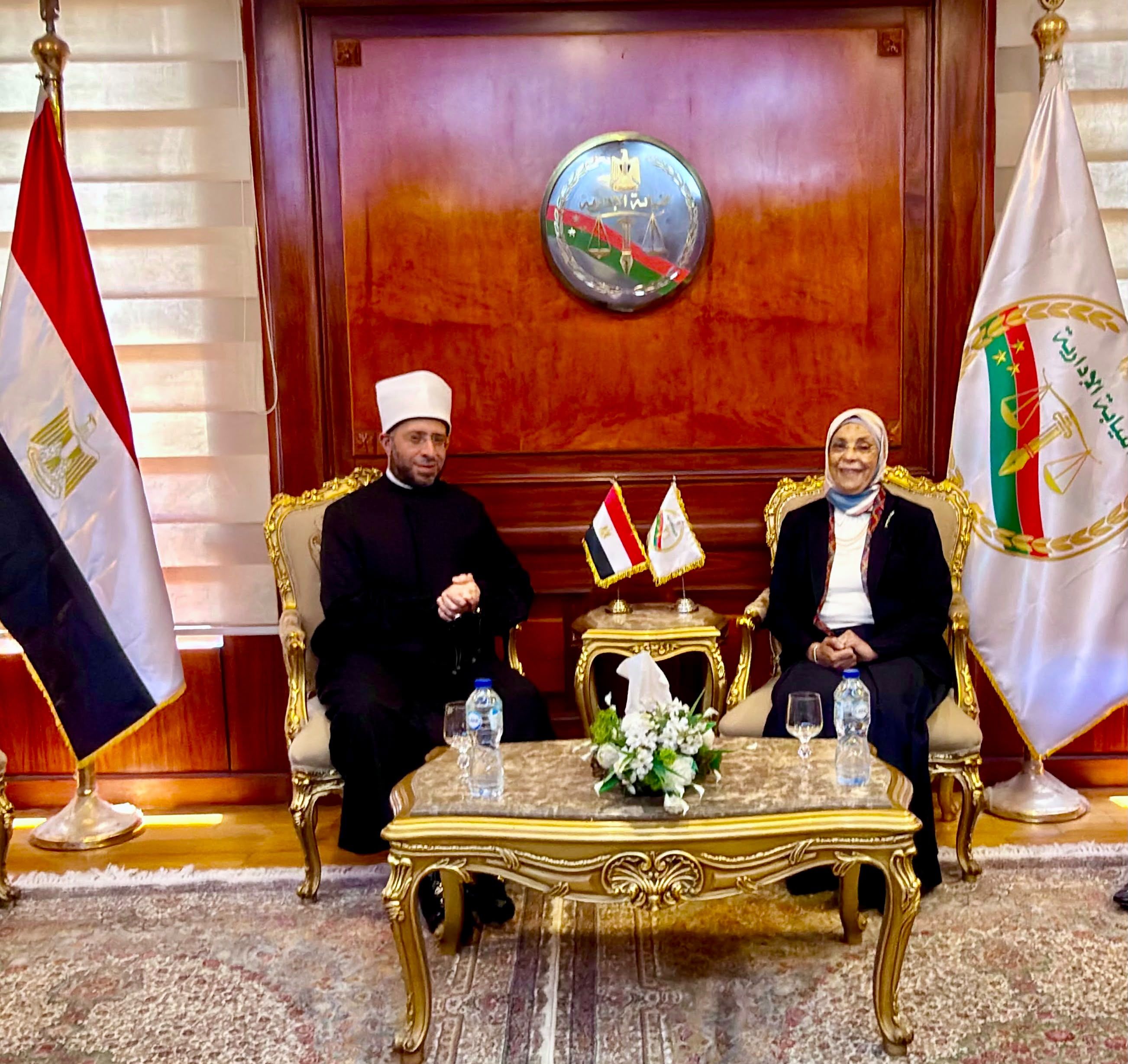 وزير الأوقاف يهنئ رئيسة هيئة النيابة الإدارية (4) وزير الأوقاف يهنئ رئيسة هيئة النيابة الإدارية (4)