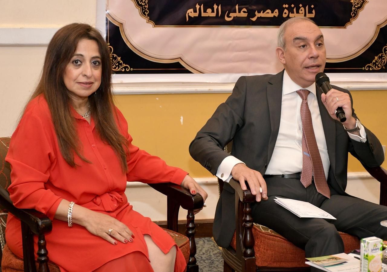 جانب من الندوة (1) جانب من الندوة (1)