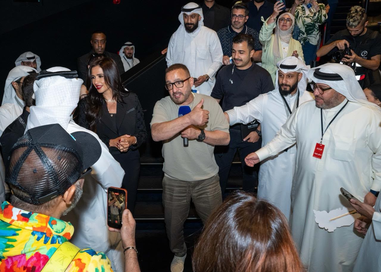 احمد السقا وياسمين عبد العزيز وسط الجمهور احمد السقا وياسمين عبد العزيز وسط الجمهور