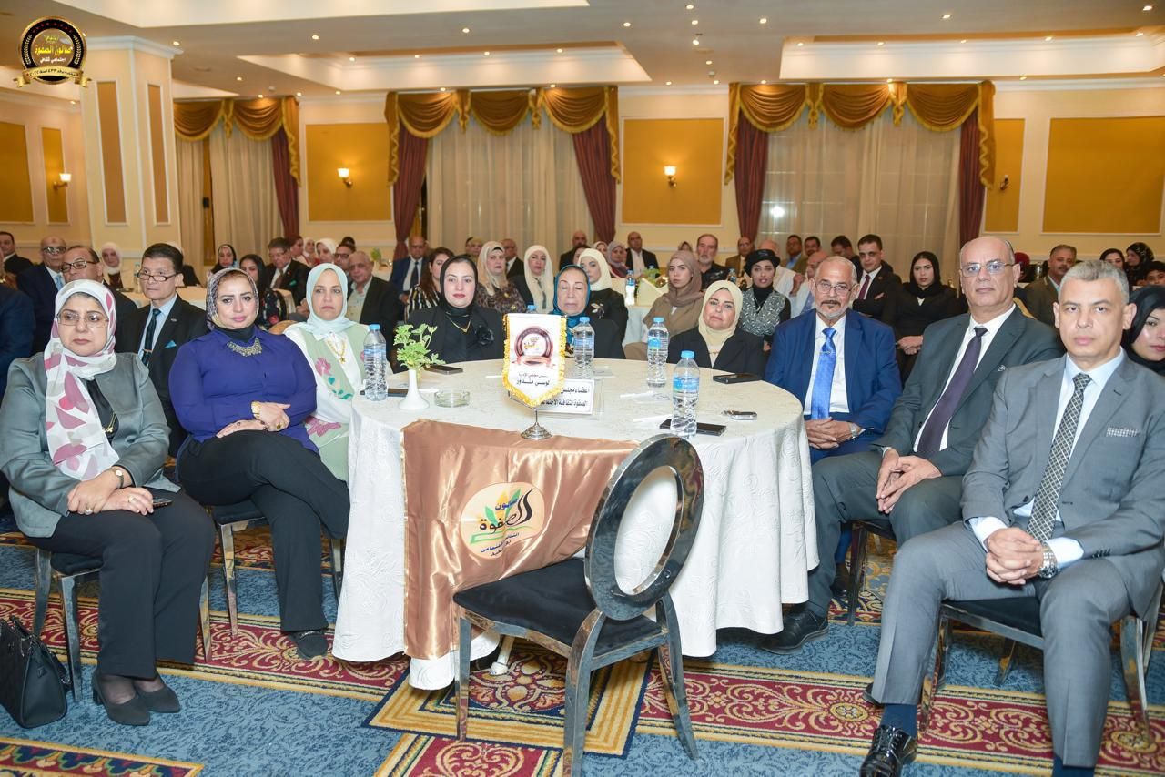 جانب من الندوة (3) جانب من الندوة (3)