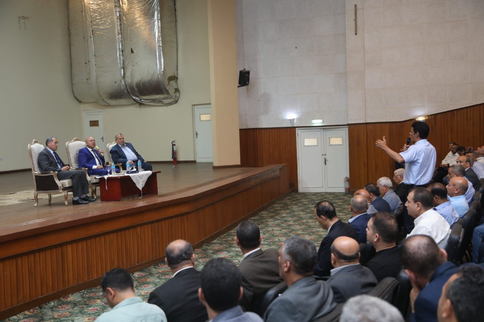 وزير النقل يجتمع بقائدي القطارات وفنيي الصيانة (2) وزير النقل يجتمع بقائدي القطارات وفنيي الصيانة (2)