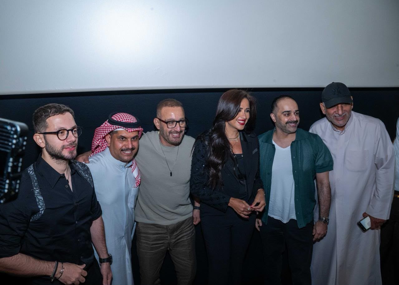 احمد السقا وياسمين عبد العزيز فى العرض الخاص لفيلم خلى بالك من نفسك احمد السقا وياسمين عبد العزيز فى العرض الخاص لفيلم خلى بالك من نفسك
