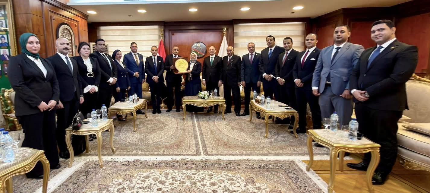 رئيسة النيابة الإدارية تستقبل مجلس إدارة نادي مستشاري الهيئة 2 رئيسة النيابة الإدارية تستقبل مجلس إدارة نادي مستشاري الهيئة 2