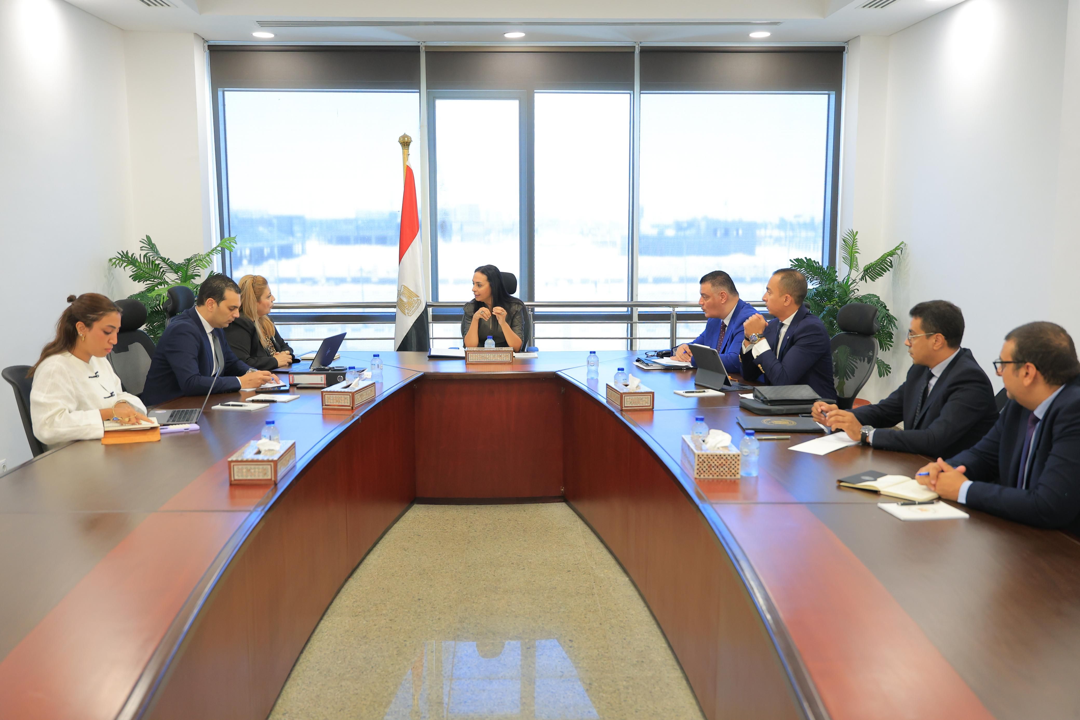 وزيرة التضامن الاجتماعي تتابع الخطة التنفيذية لصندوق دعم الصناعات الريفية والبيئية (2) وزيرة التضامن الاجتماعي تتابع الخطة التنفيذية لصندوق دعم الصناعات الريفية والبيئية (2)