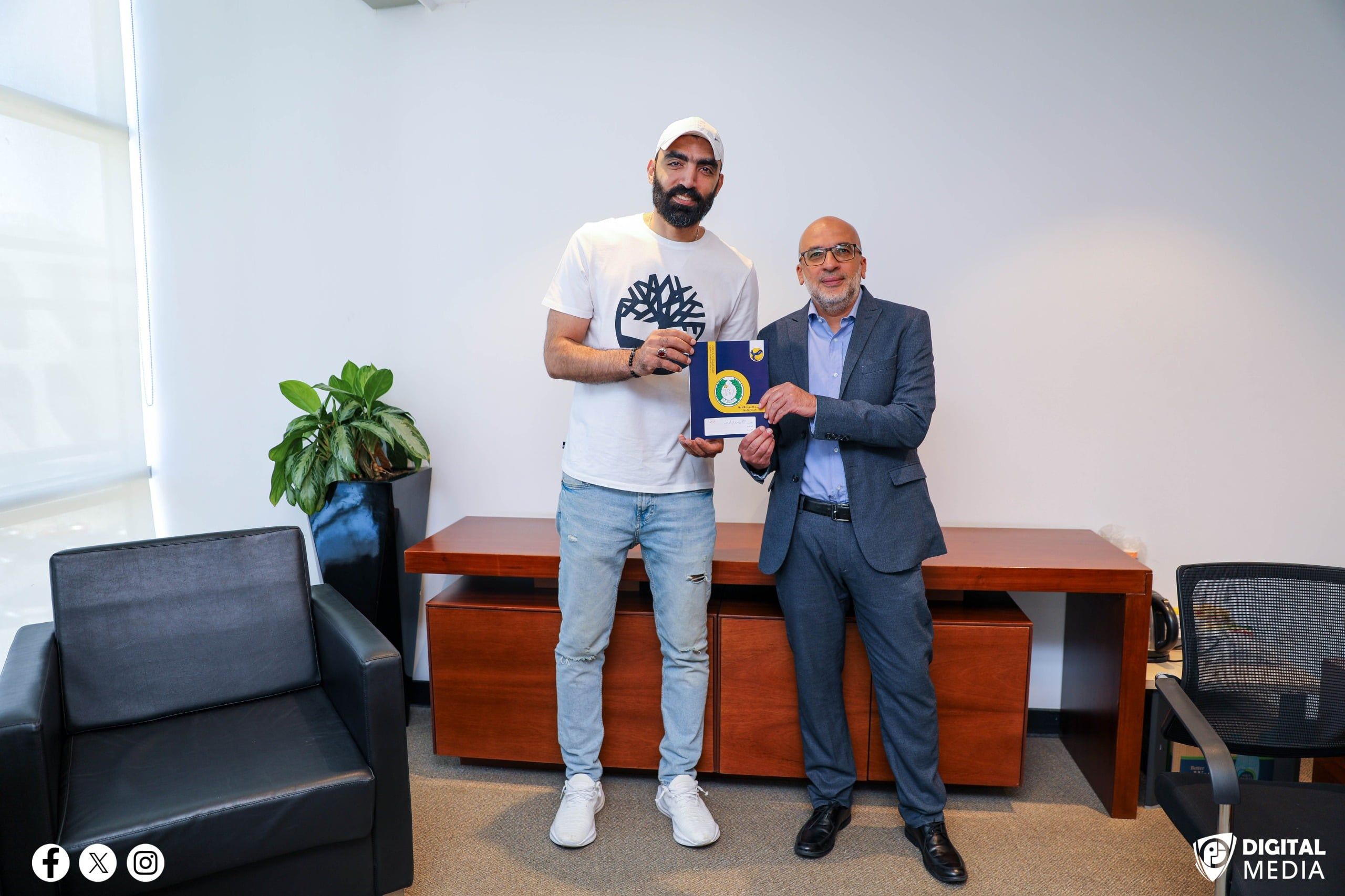 أحمد صلاح لاعب منتخب الطائرة أحمد صلاح لاعب منتخب الطائرة