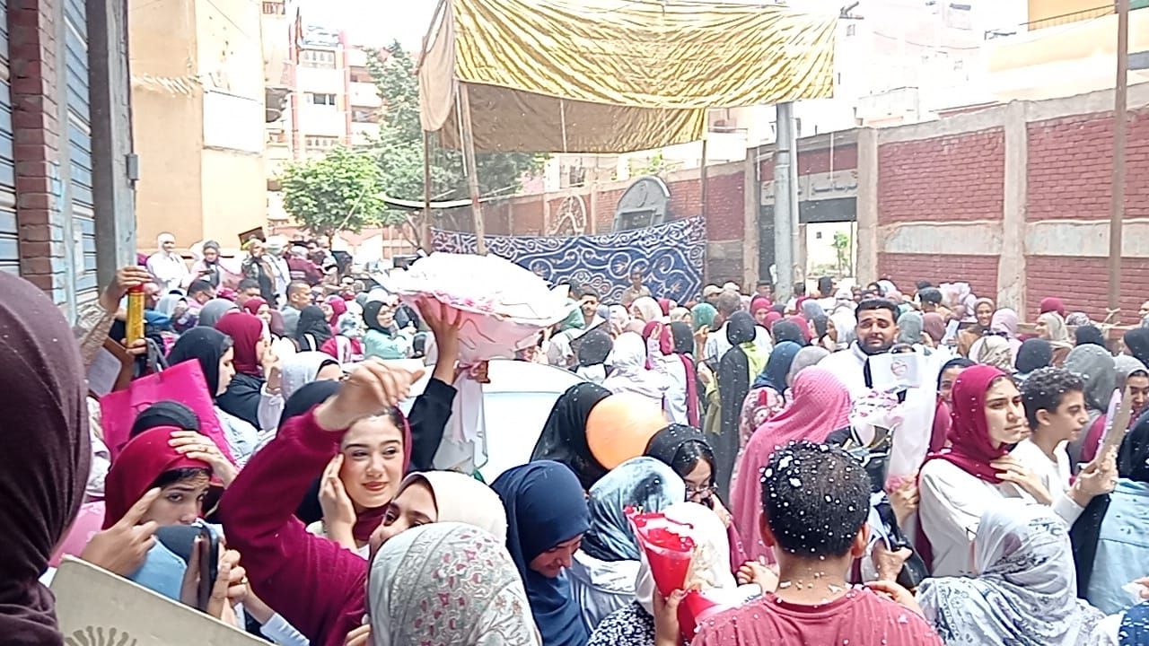 ورود وشيكولاته وهدايا للطالبات بكفر الشيخ ورود وشيكولاته وهدايا للطالبات بكفر الشيخ