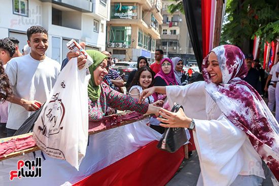 سعادة الطالبات لسهولة الامتحان سعادة الطالبات لسهولة الامتحان