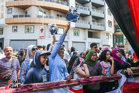 اولياء الامور فى استقبال الطلاب اولياء الامور فى استقبال الطلاب