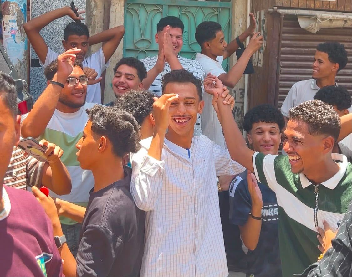 احتفال طلاب قنا بانتهاء امتحانات الثانوية العامة (1) احتفال طلاب قنا بانتهاء امتحانات الثانوية العامة (1)