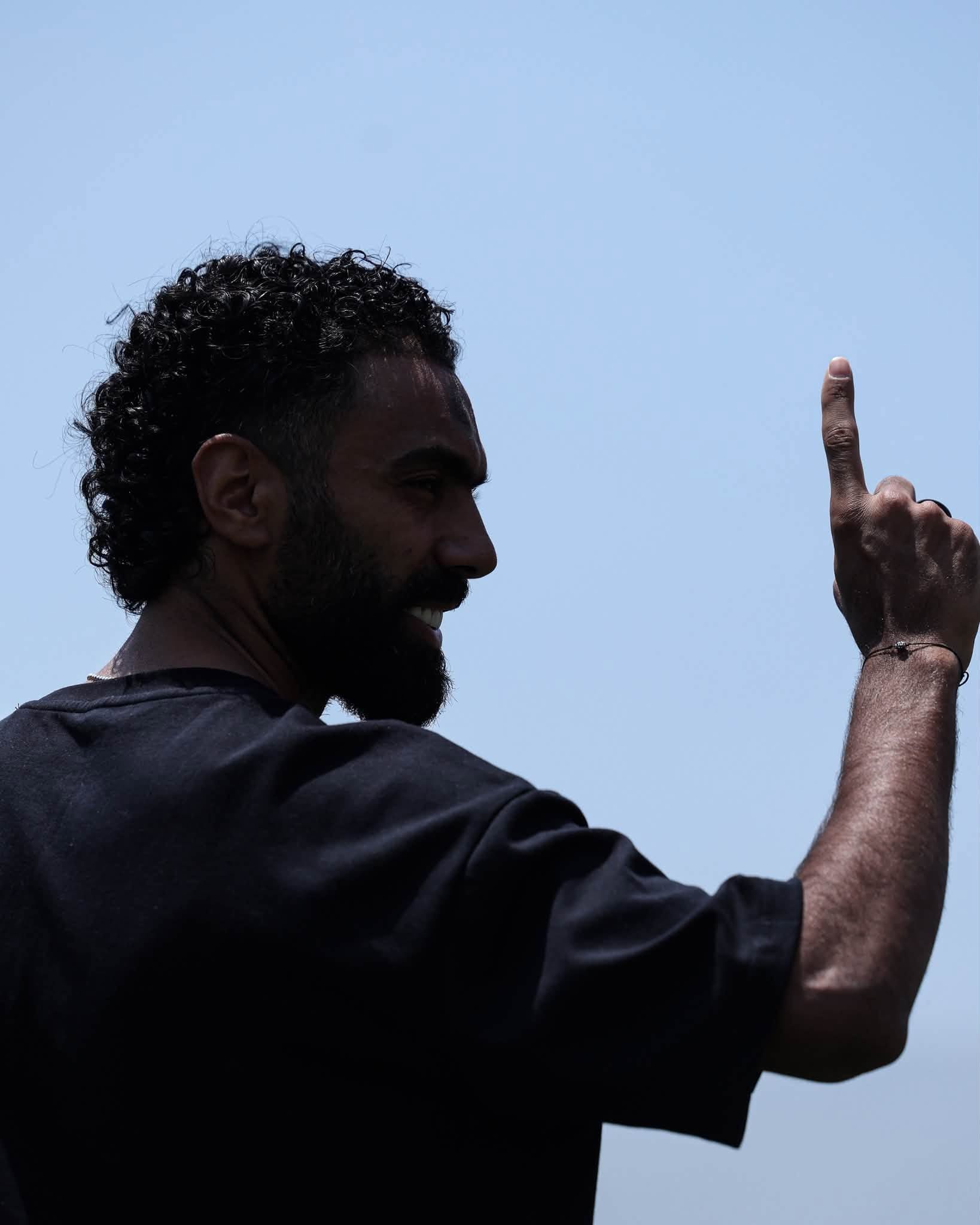 حسين الشحات (2) حسين الشحات (2)