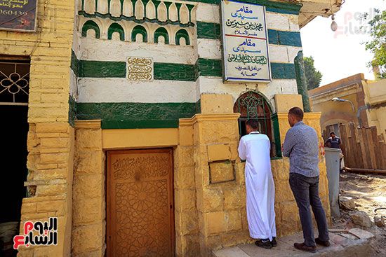 التضرع امام مقام ابن سيزين التضرع امام مقام ابن سيزين
