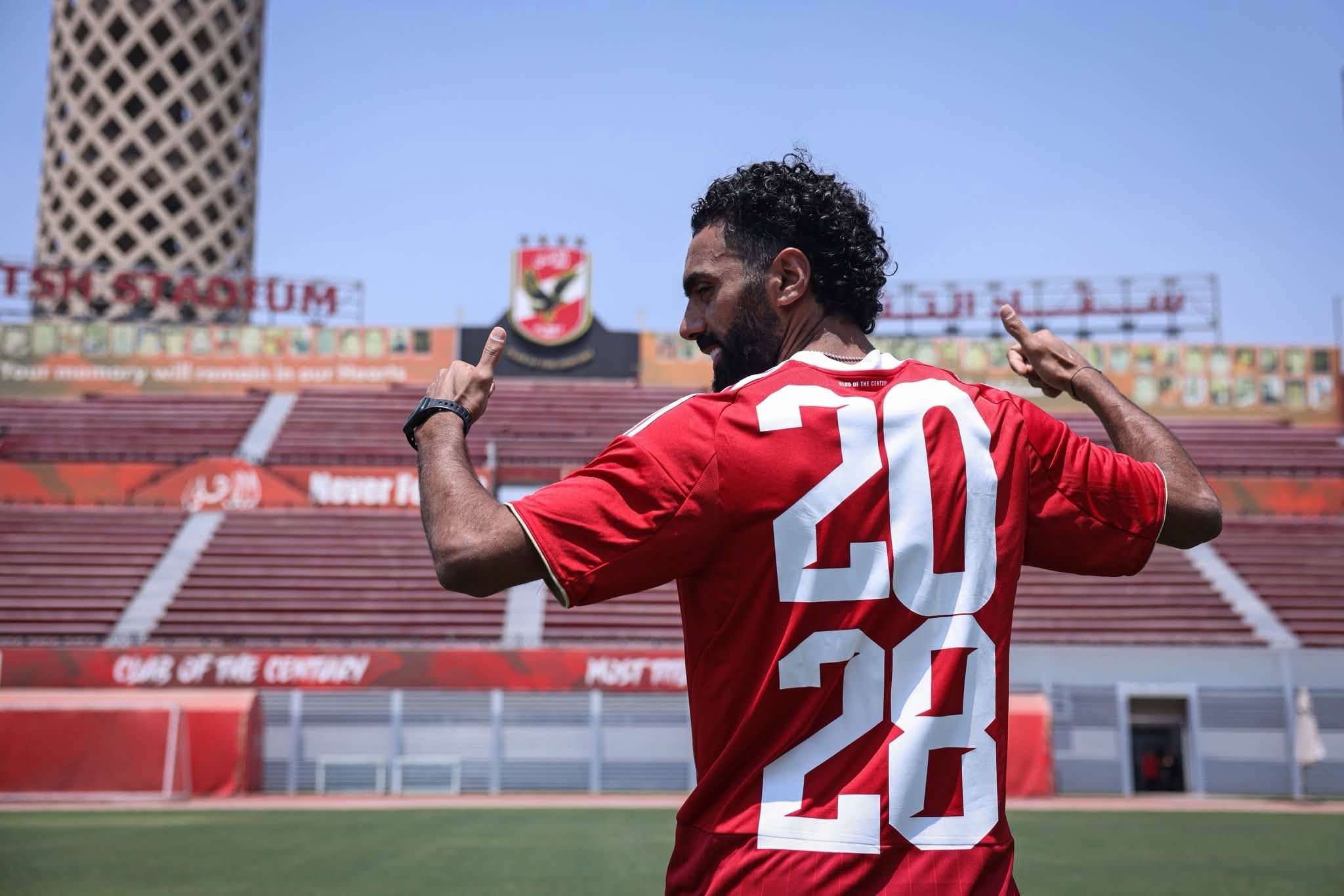 حسين الشحات بقميص التجديد حسين الشحات بقميص التجديد