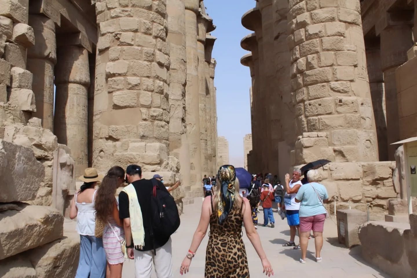 سحر الزيارات السياحية فى قلب معابد الكرنك سحر الزيارات السياحية فى قلب معابد الكرنك
